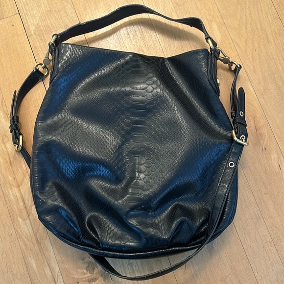 Marc Jacobs Black Embossed Leather Crossbody Bag with Gold Hardware - Picture 4 of 5